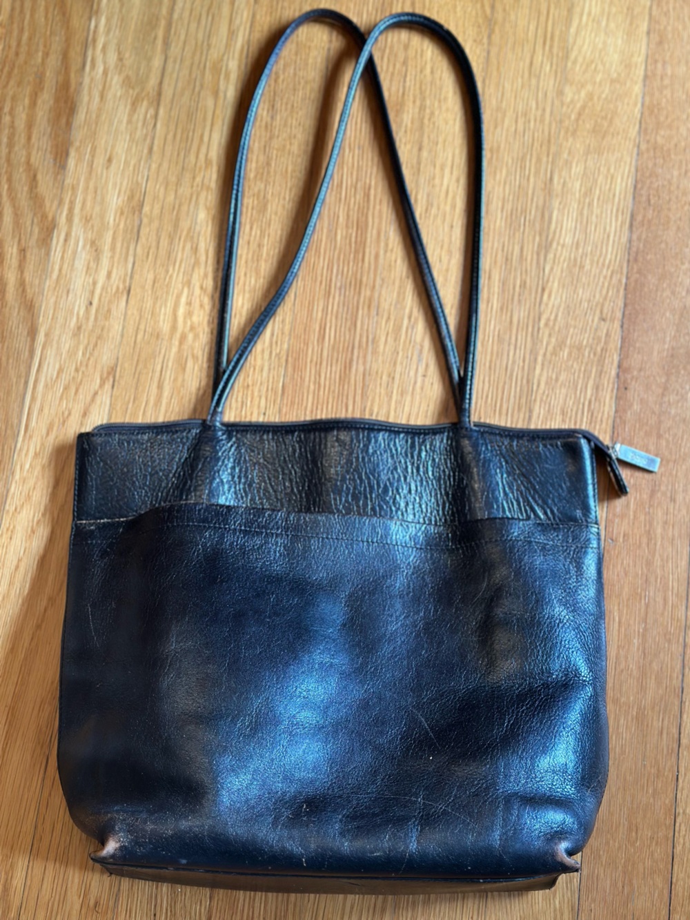 Hobo vintage classic Black Leather Tote Bag with red lining and pockets